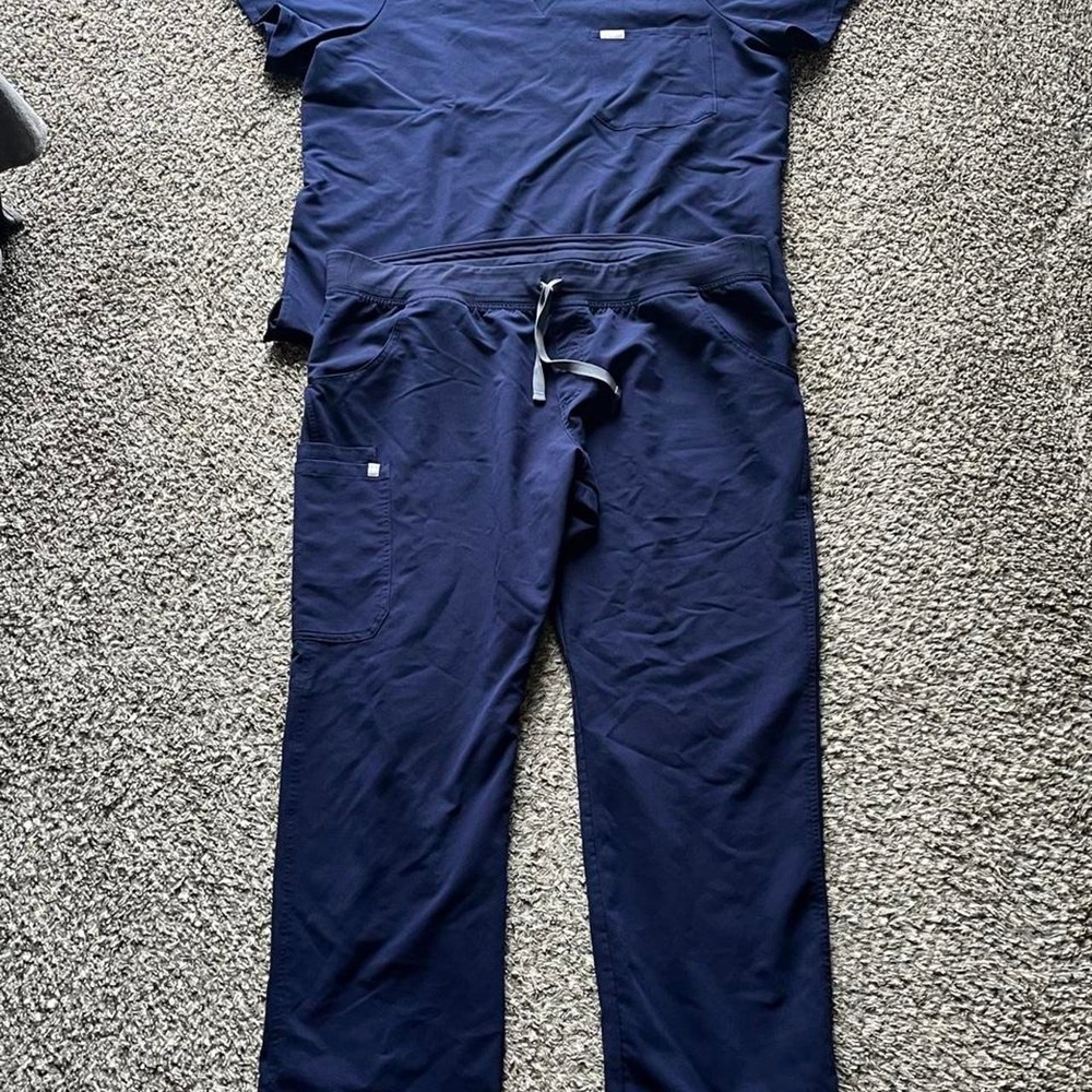 FIGS Navy Blue Technical Collection Scrub Set XXL Men's V-Neck Kade Cargo Pants
